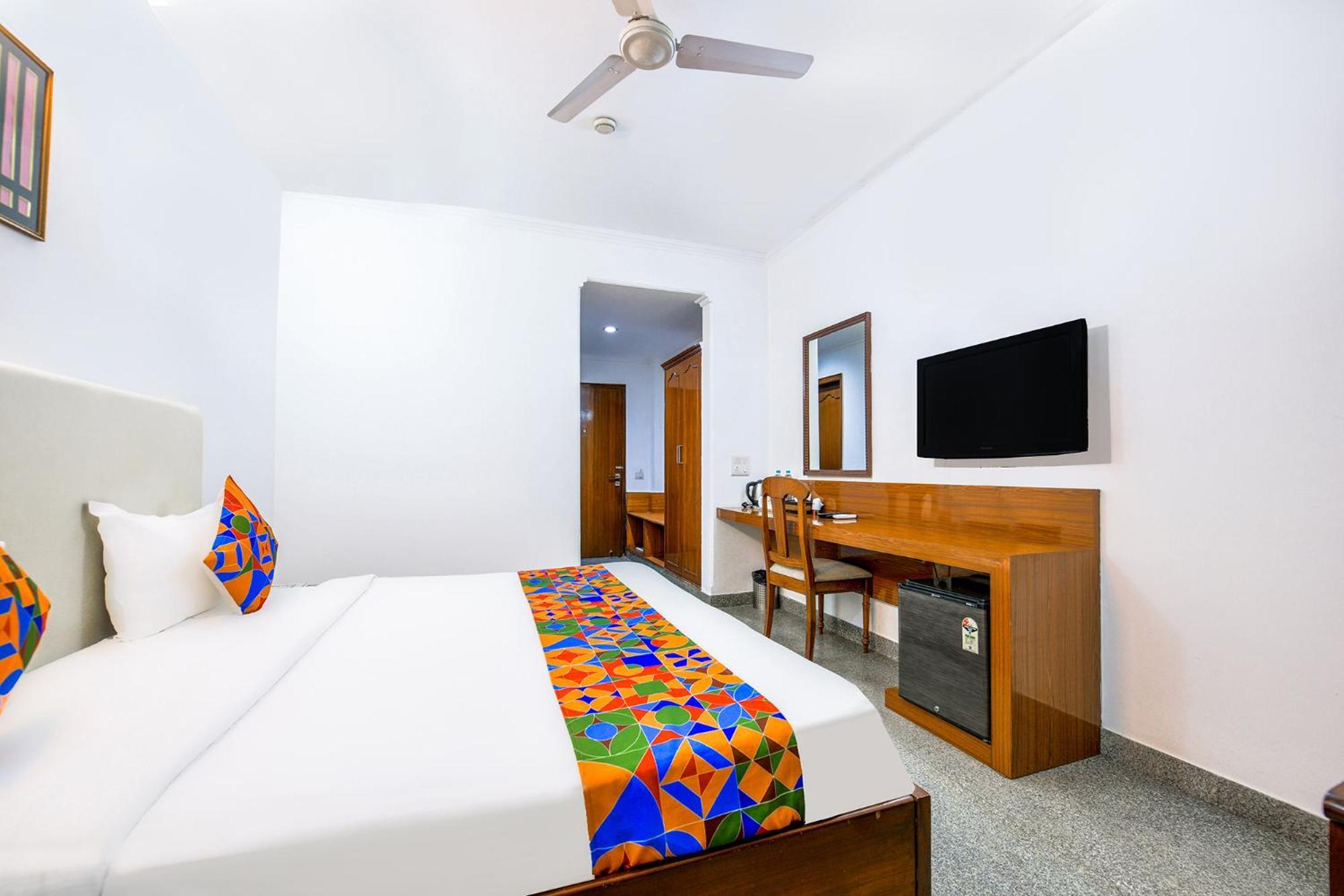 Hotel Exotica Leisure Valley, Gurgaon Buitenkant foto