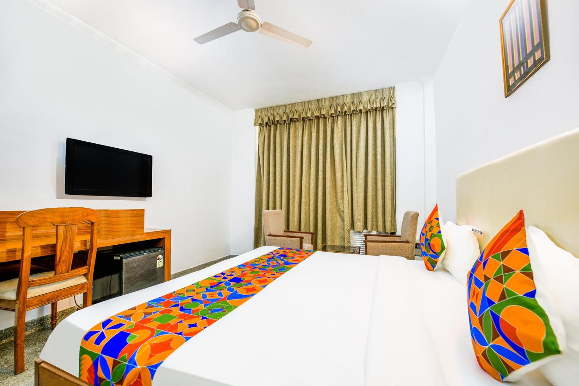 Hotel Exotica Leisure Valley, Gurgaon Buitenkant foto