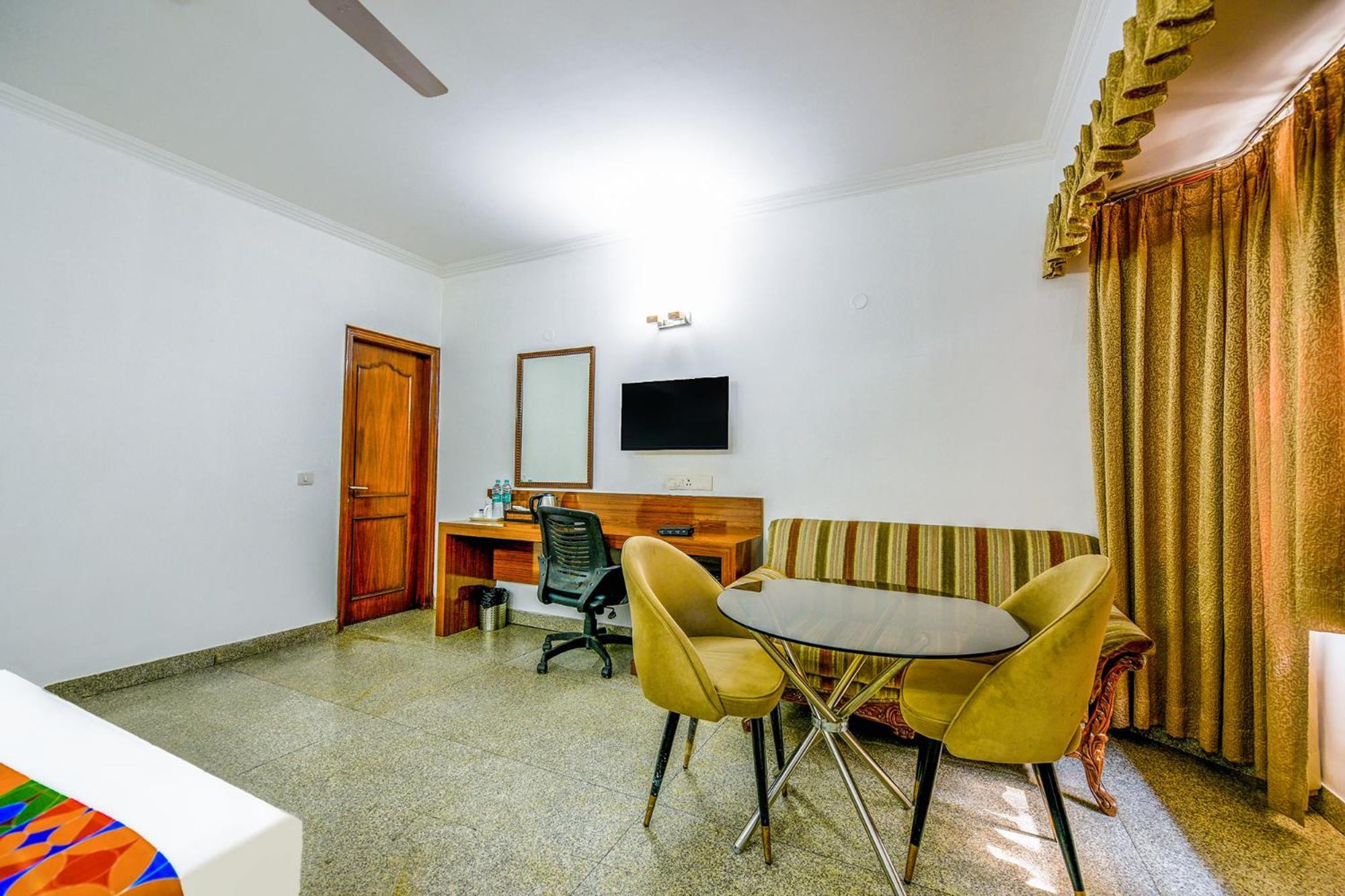 Hotel Exotica Leisure Valley, Gurgaon Buitenkant foto